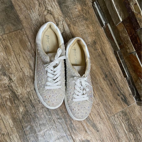 Betsy Johnson Sidny Ivory Shoes - Picture 3 of 10